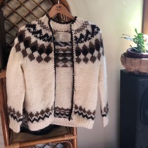 100% Beautiful Wool Sweater Handmade in Iceland